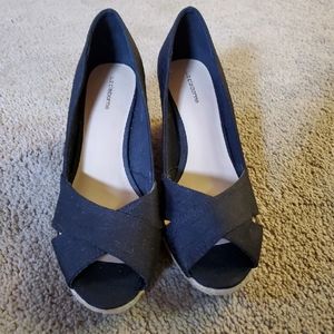 Black Wedges